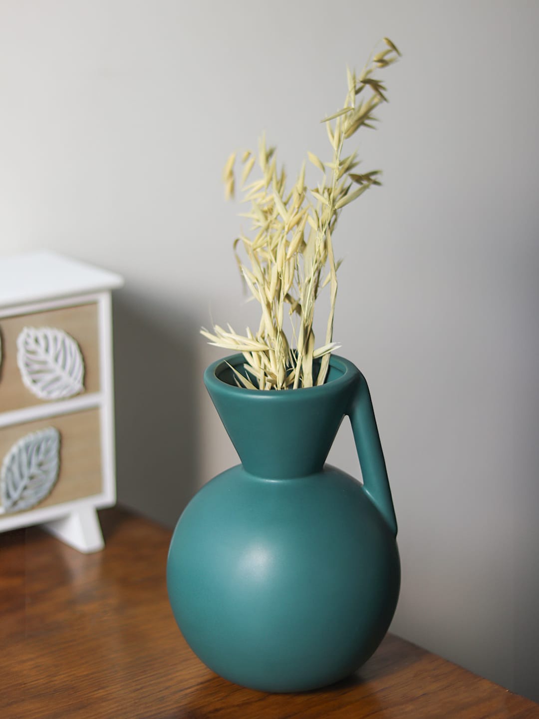 

MARKET99 Green Solid Ceramic Vase