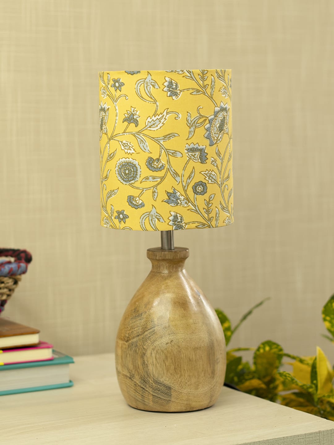 

MARKET99 Yellow Printed Wood Table Lamp