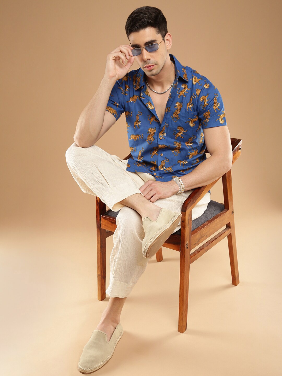 

Sangria Blue Comfort Fit Conversational Printed Pure Cotton Casual Shirt