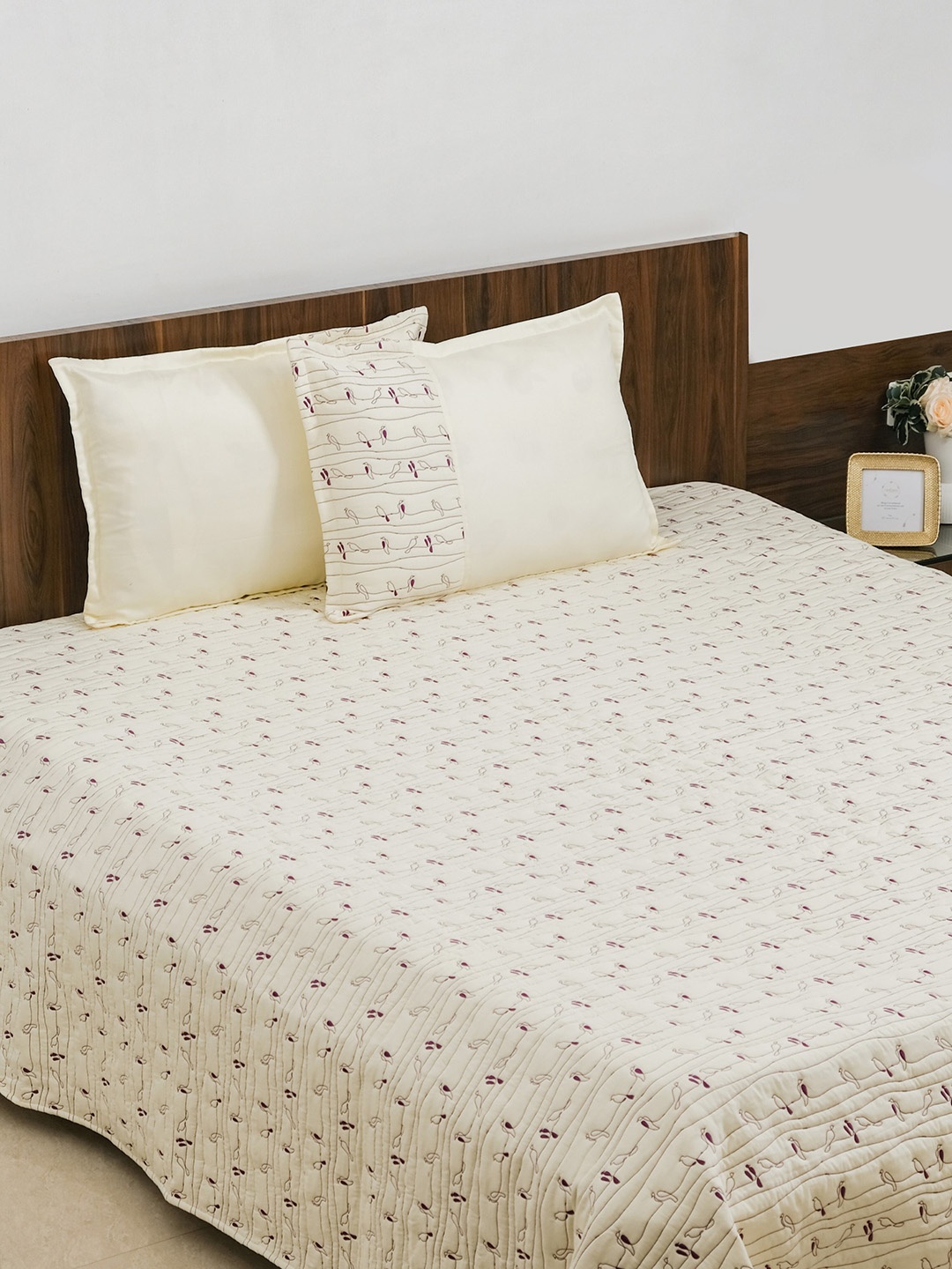 

Nestasia Off White Printed 80 GSM Pure Cotton King Bed Cover