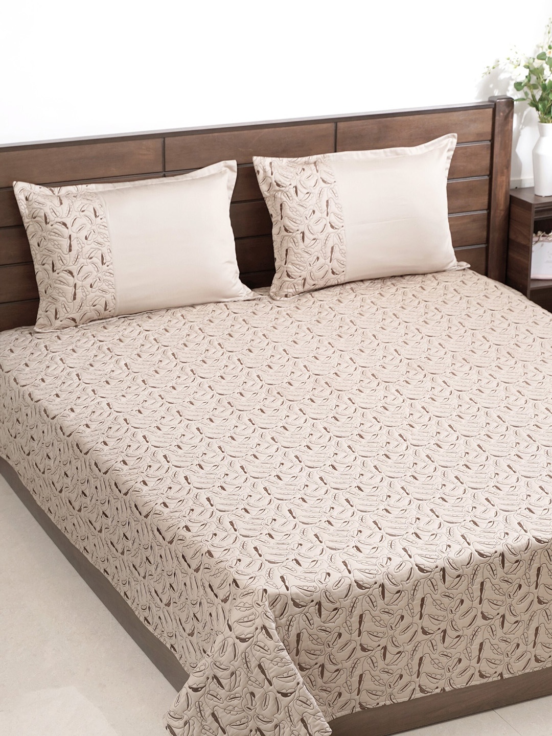 Nestasia Beige Printed 80 GSM Pure Cotton King Bed Cover With 2 Pillow Covers