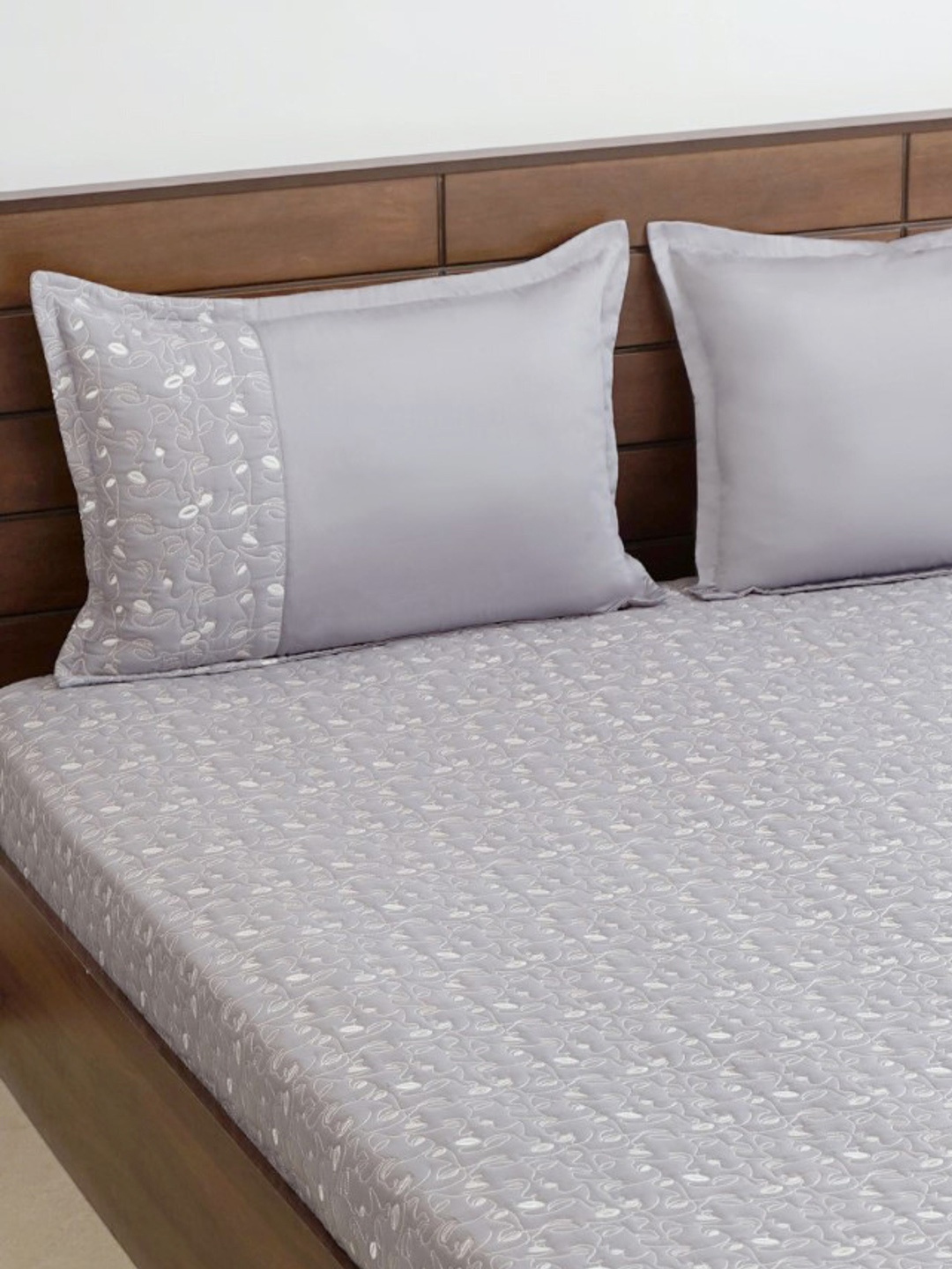 

Nestasia Grey Quilted 80 GSM Pure Cotton Double King Bed Cover