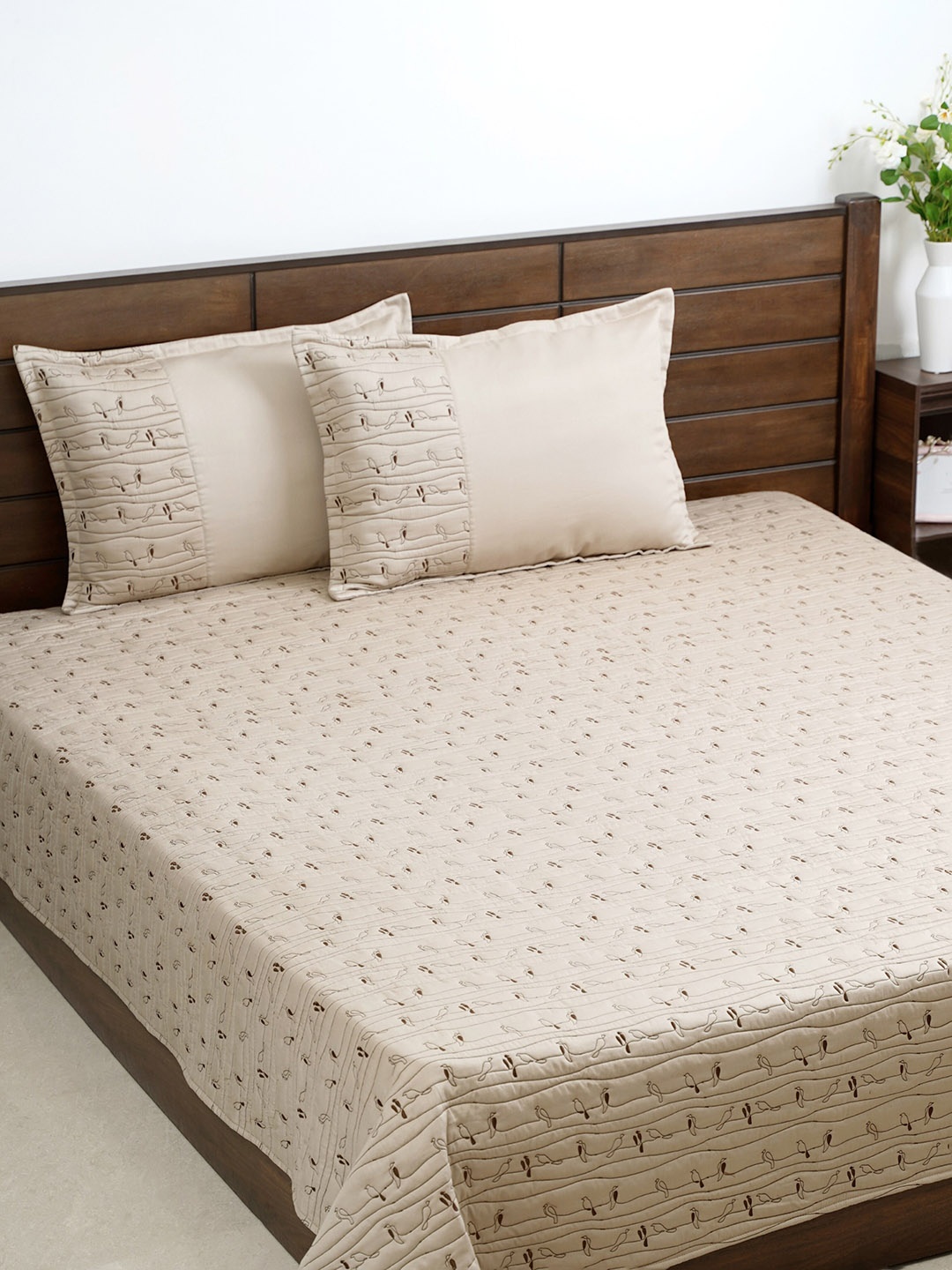 

Nestasia Beige Quilted 80 GSM Pure Cotton Bed Cover