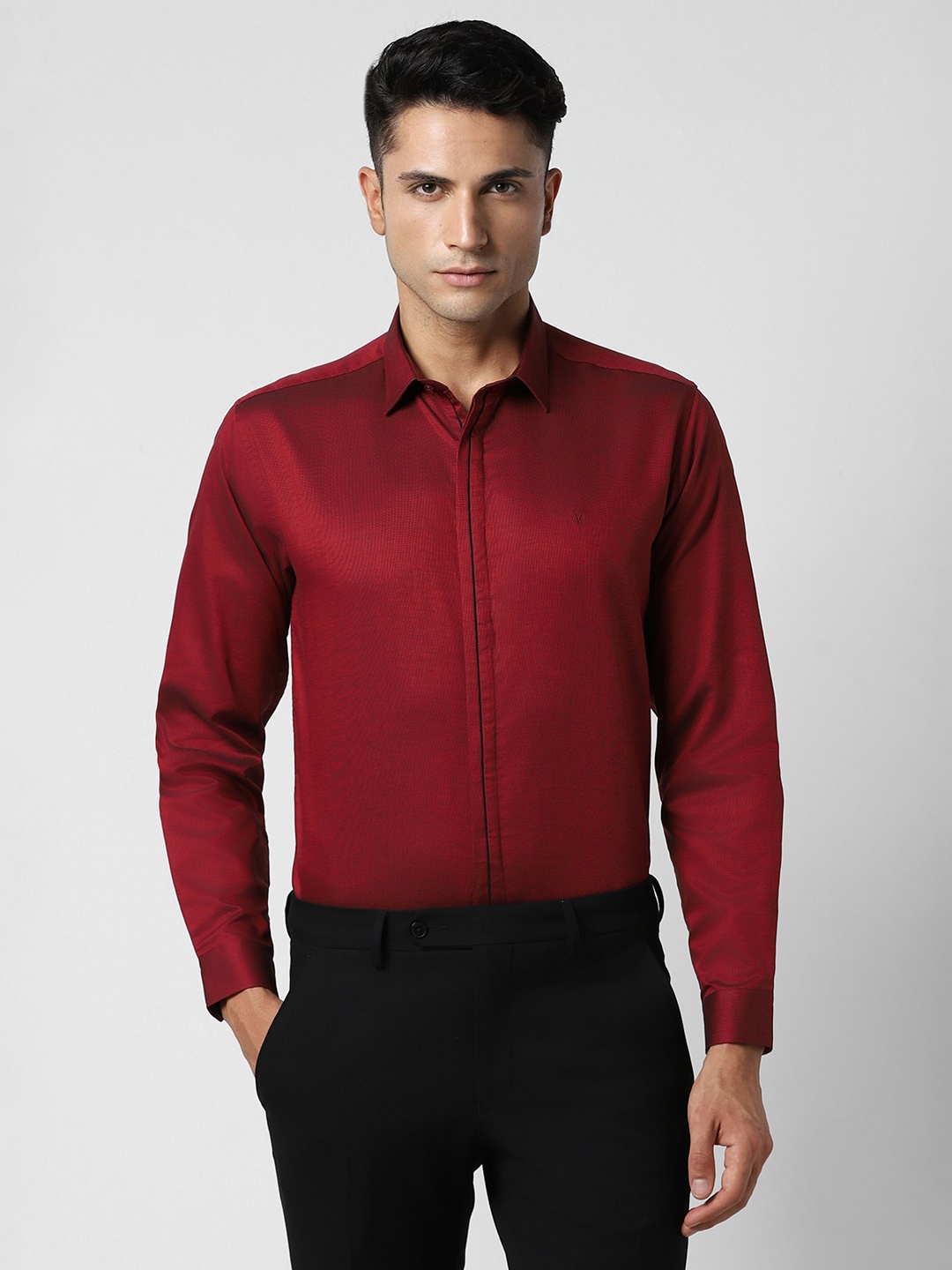 

V Dot Men Red Slim Fit Opaque Party Shirt