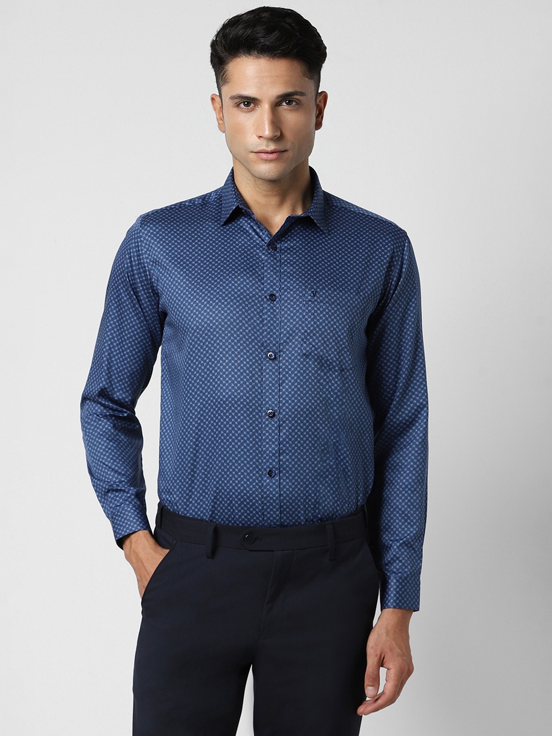 

V Dot Men Blue Slim Fit Opaque Printed Party Shirt