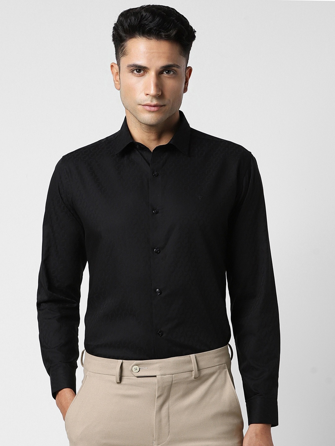 

V Dot Men Black Slim Fit Opaque Party Shirt