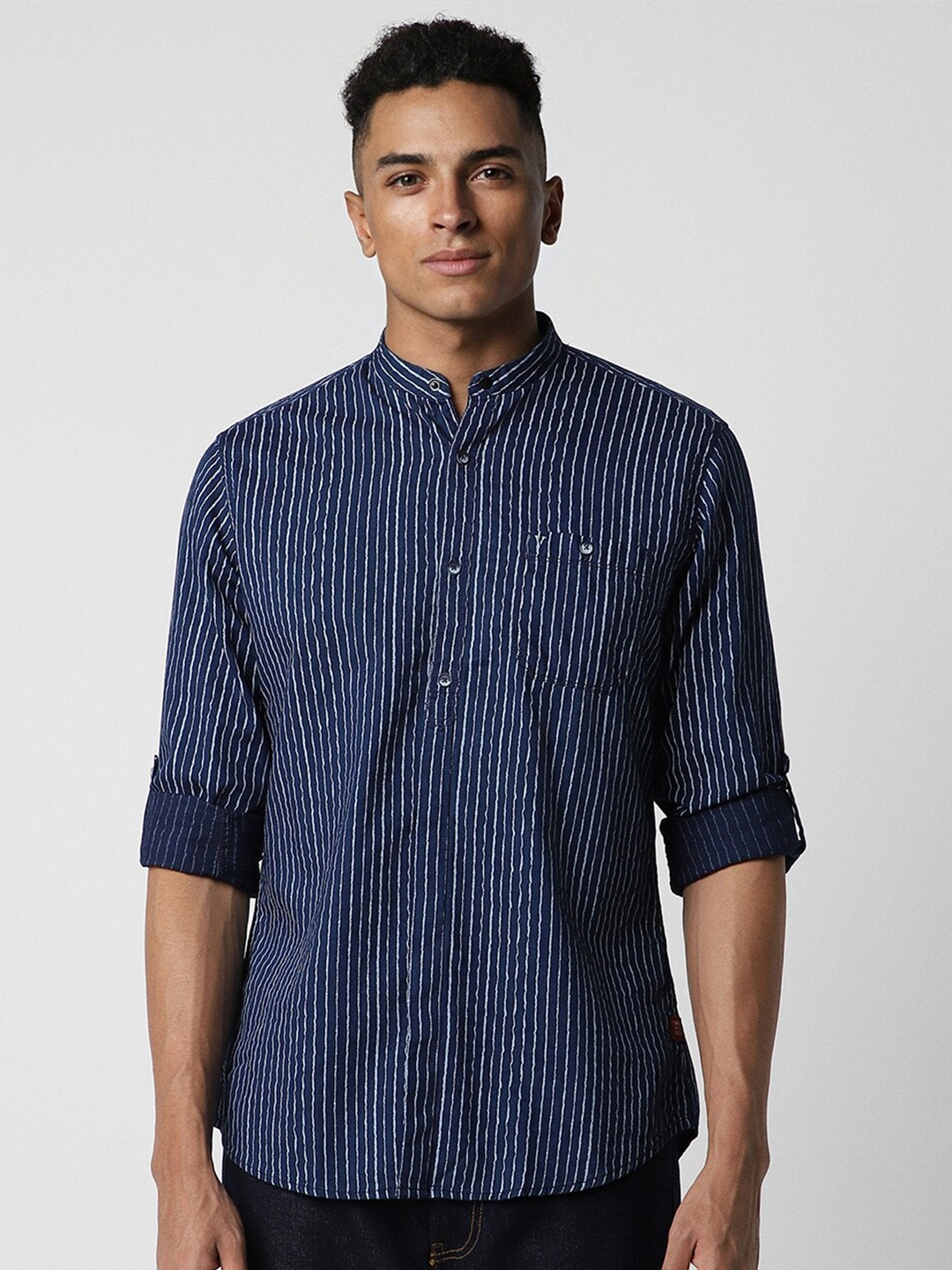 

VAN HEUSEN DENIM LABS Slim Fit Opaque Striped Pure Cotton Casual Shirt, Navy blue
