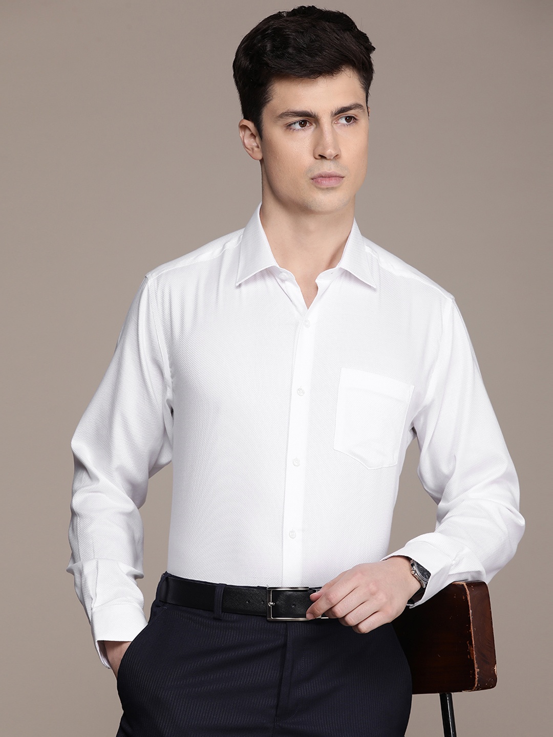 

Van Heusen Durapress Regular Fit Spread Collar Pure Cotton Wrinkle Resistant & Easy Care Formal Shirt, White