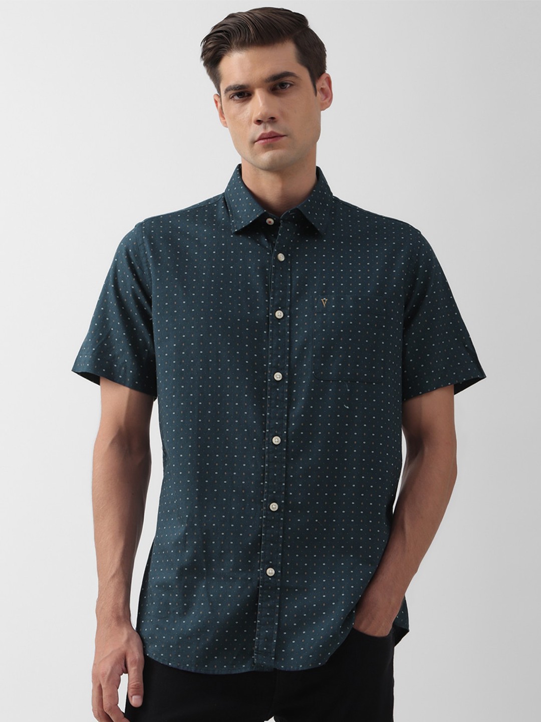 

Van Heusen Sport Slim Fit Micro Ditsy Printed Pure Cotton Casual Shirt, Navy blue