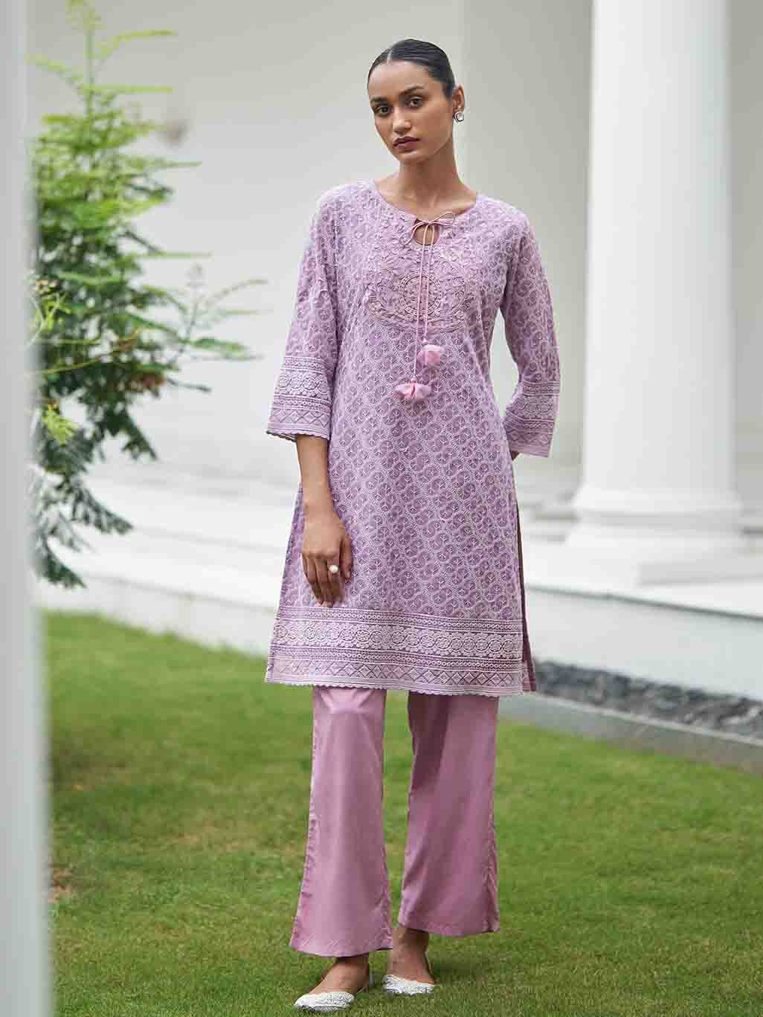 

Lakshita Ethnic Motifs Embroidered Sequinned Regular Kurta with Trousers, Lavender