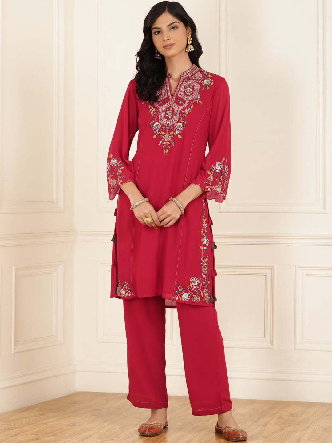 

Lakshita Floral Yoke Design Regular Sequinned Kurta with Trousers, Red