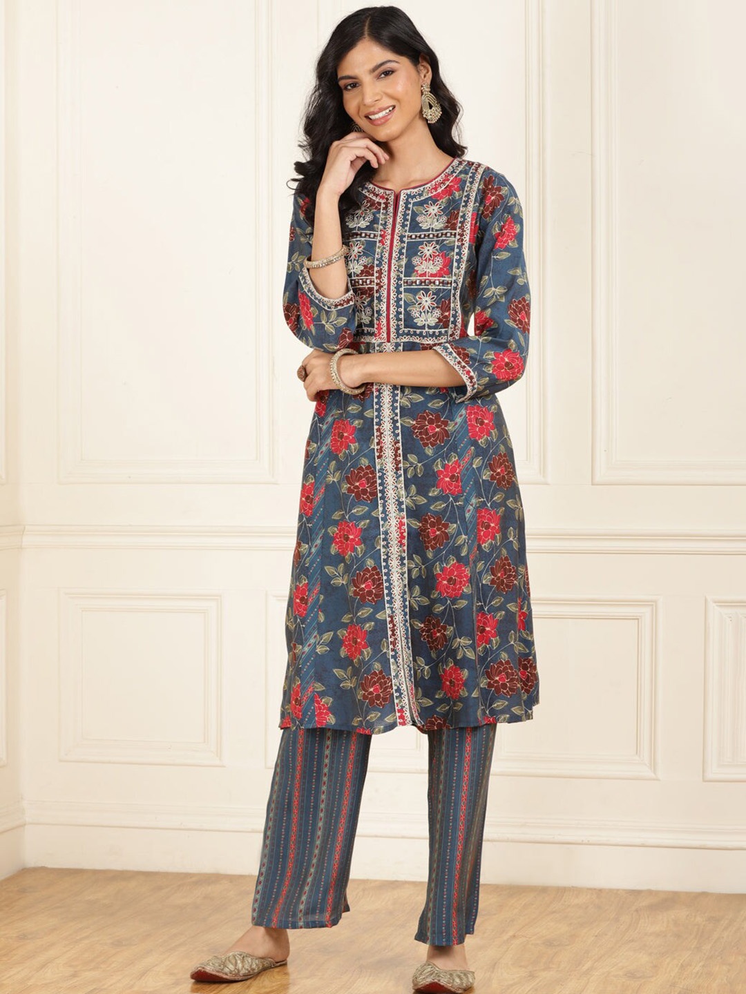 

Lakshita Floral Printed Thread Work Straight Kurta with Trousers, Blue