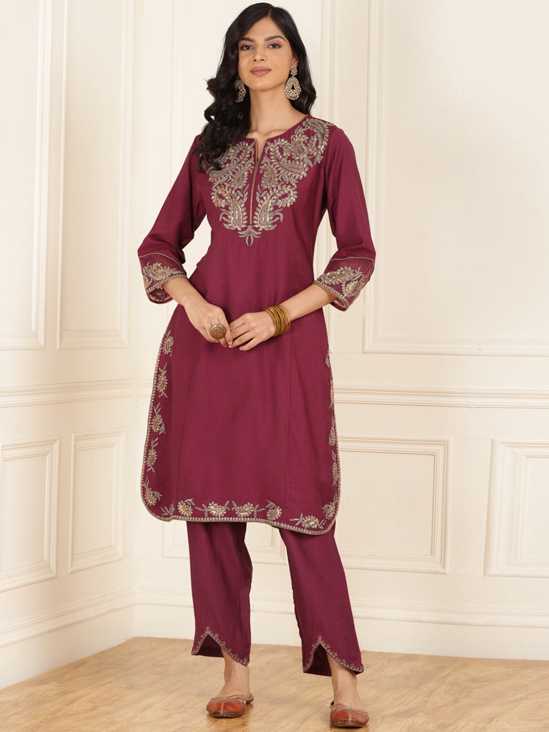 

Lakshita Paisley Yoke Design Regular Sequinned Kurta with Trousers, Pink