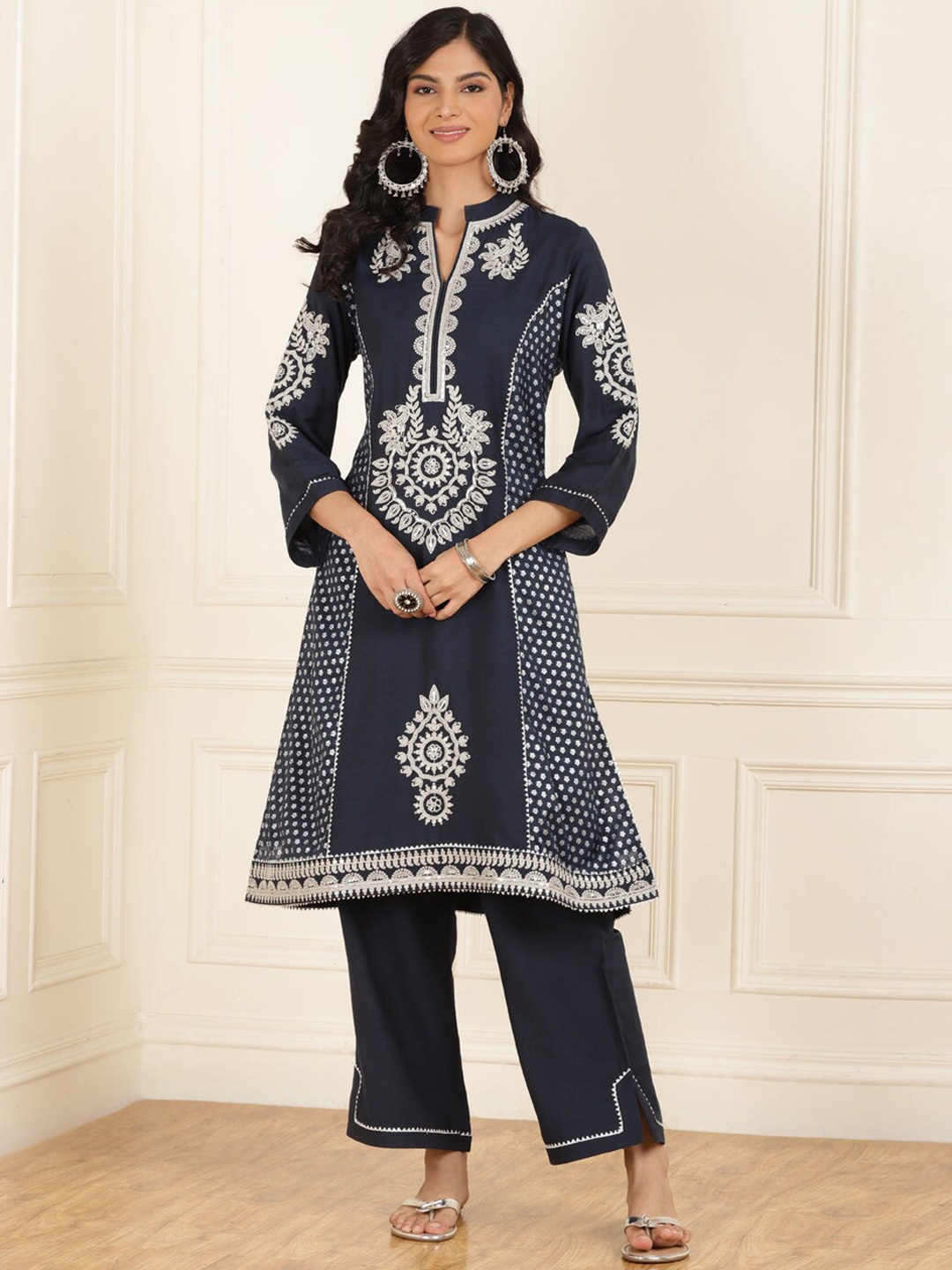 

Lakshita Ethnic Motifs Embroidered Panelled Kurta with Trousers, Navy blue