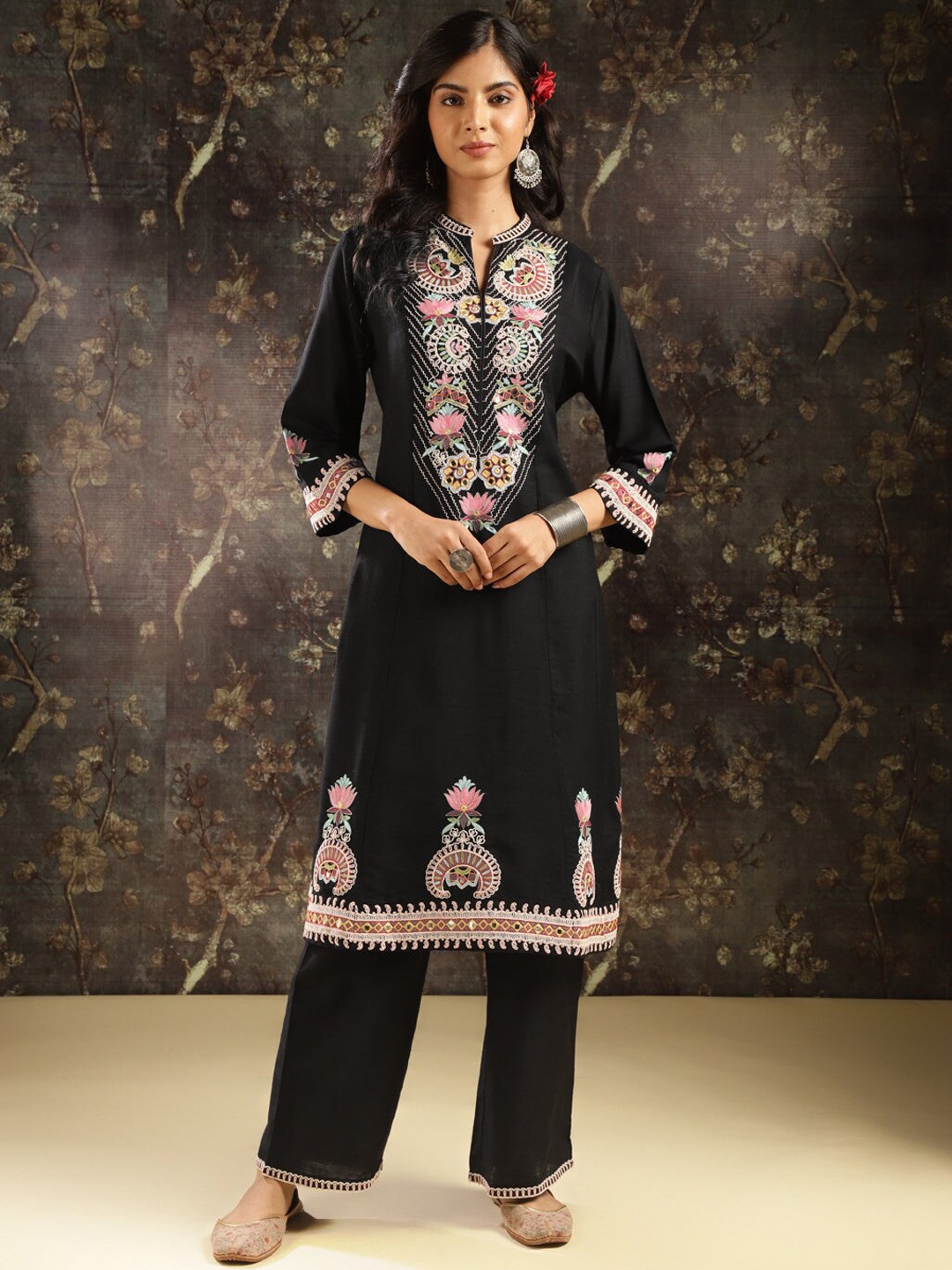 

Lakshita Ethnic Motifs Embroidered Regular Thread Work Kurta With Trousers, Black