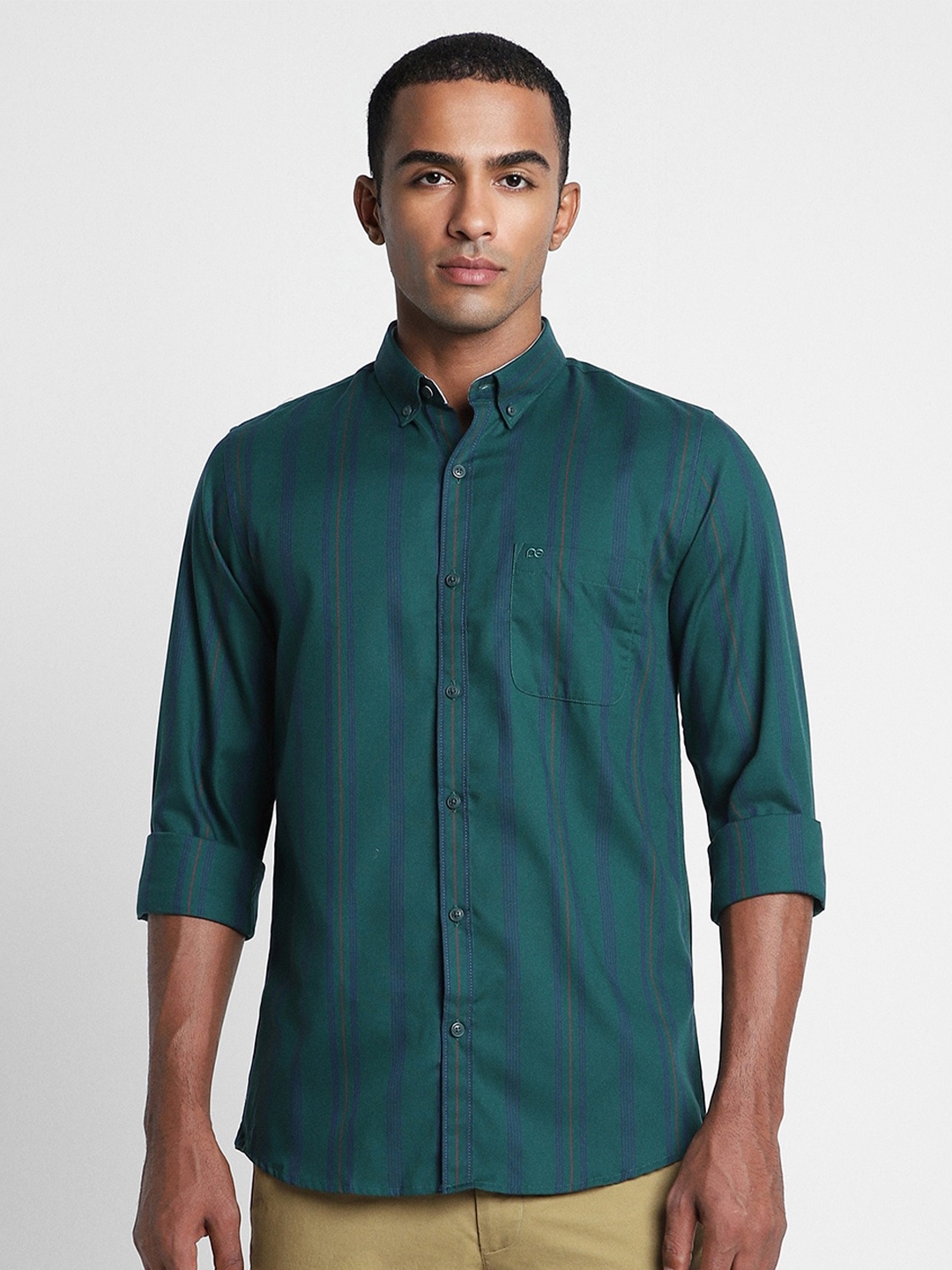 

Peter England Casuals Slim Fit Vertical Stripe Button-Down Collar Pure Cotton Casual Shirt, Green