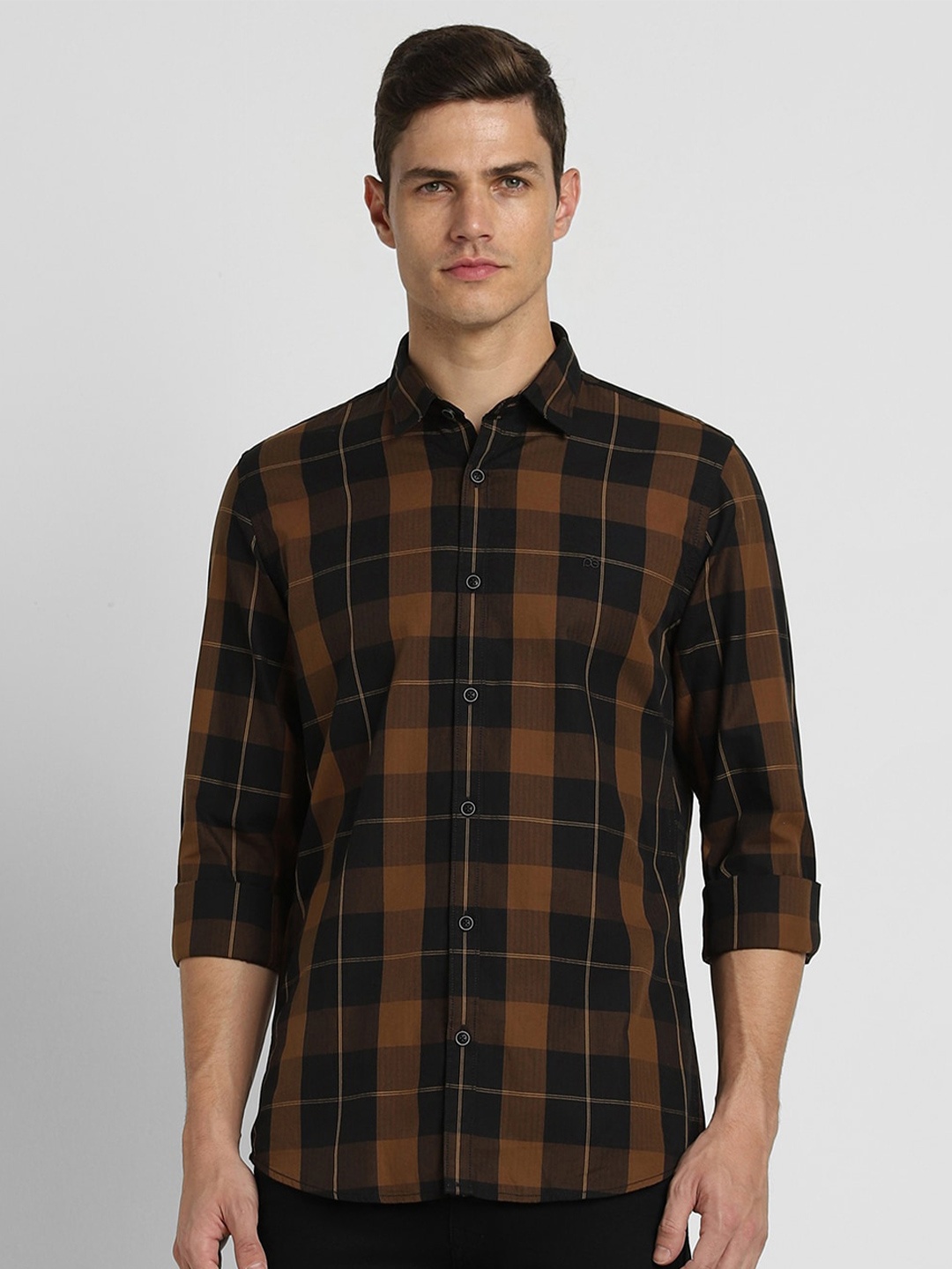 

Peter England Casuals Slim Fit Tartan Checks Spread Collar Cotton Casual Shirt, Brown