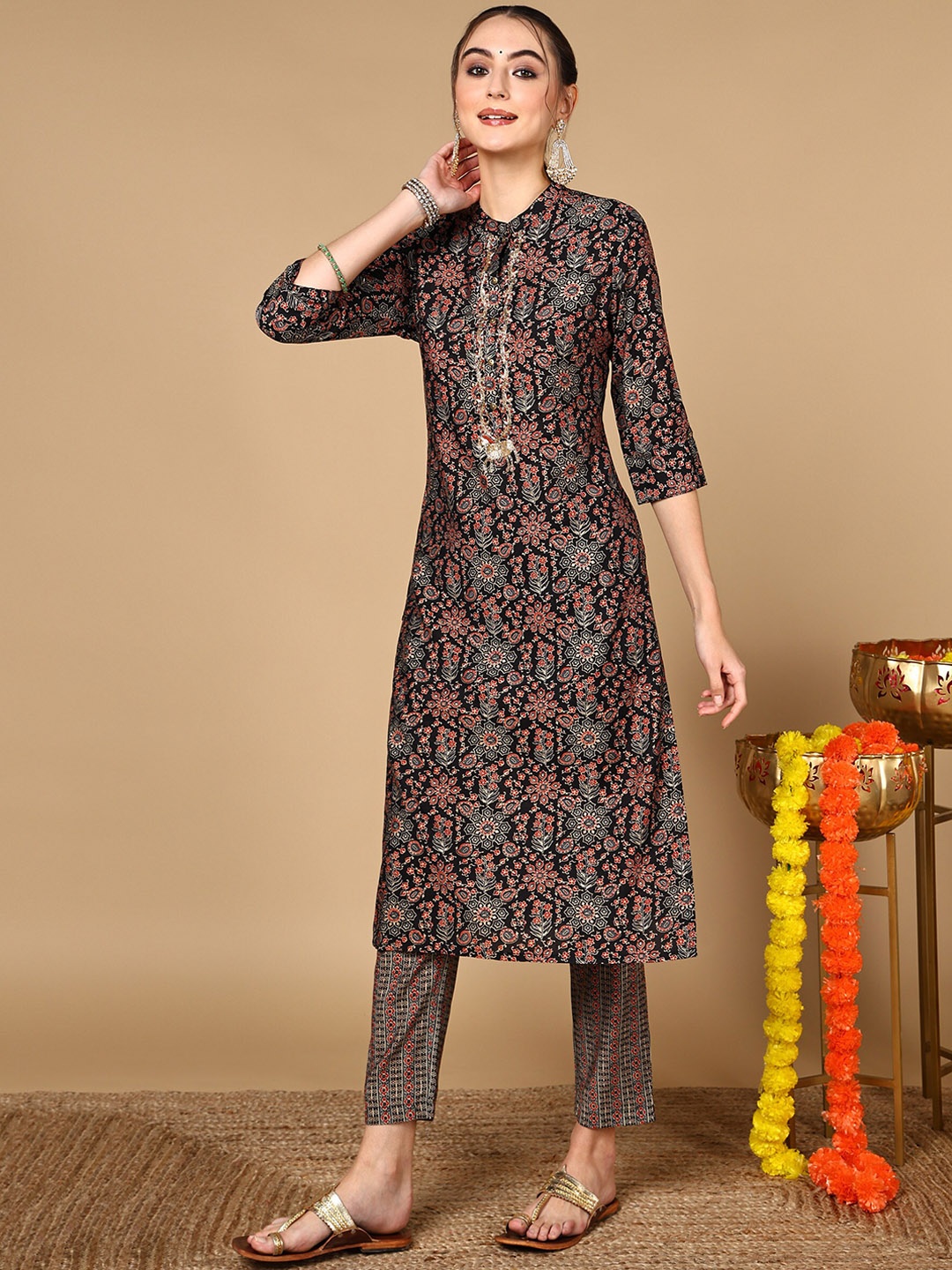 

HERE&NOW Paisley Printed Regular Gotta Patti Kurta With Trousers & Dupatta, Black