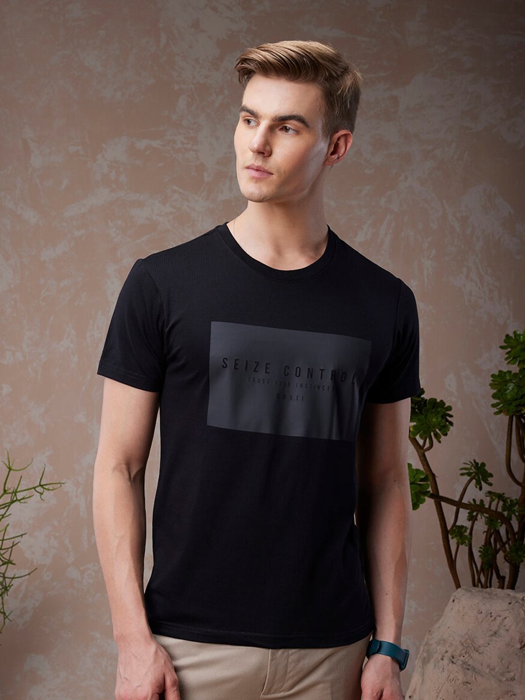 

Bewakoof American Pima Typography Printed T-shirt, Black