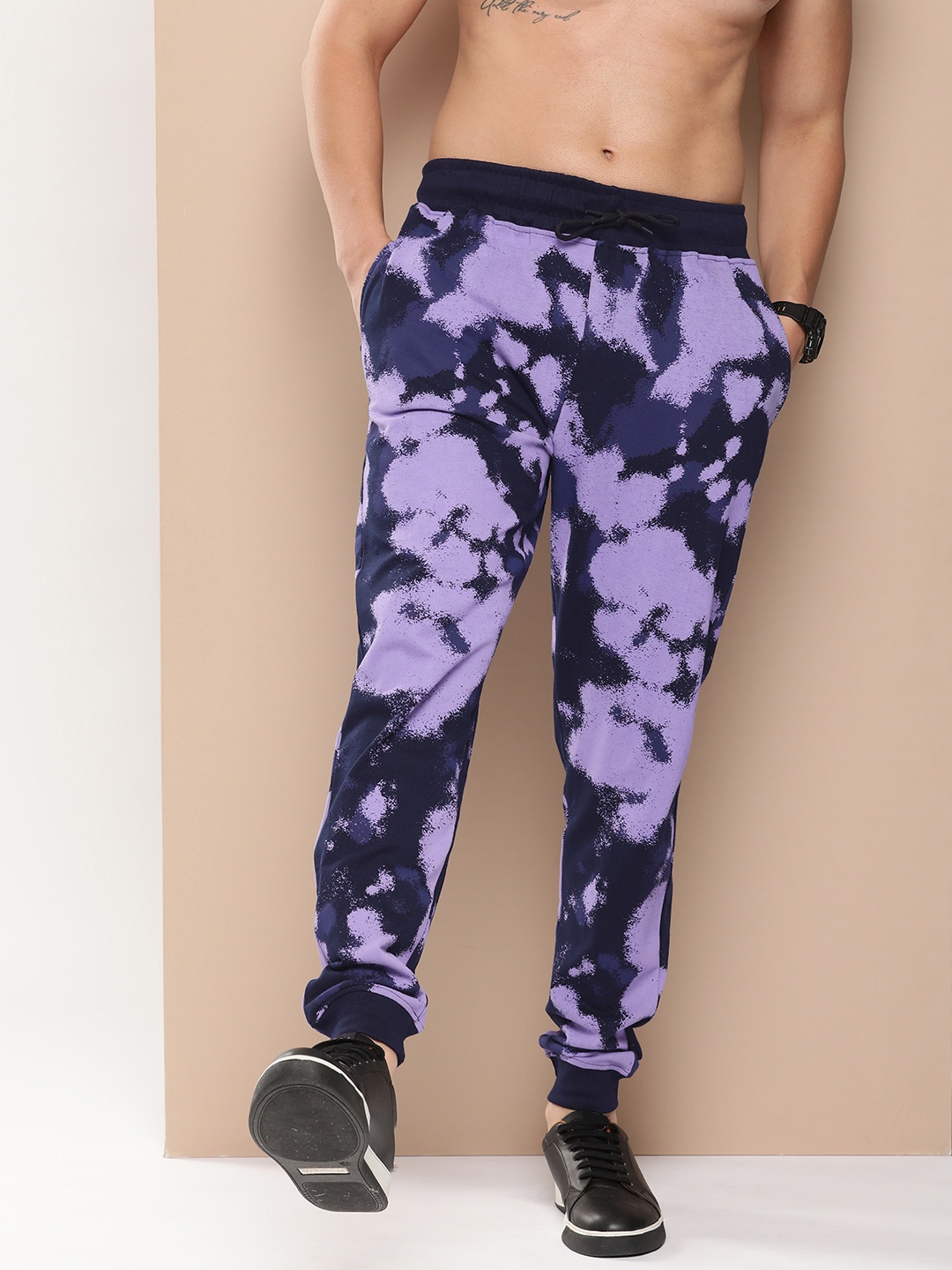 

HERE&NOW Men Abstract Printed Pure Cotton Joggers, Navy blue