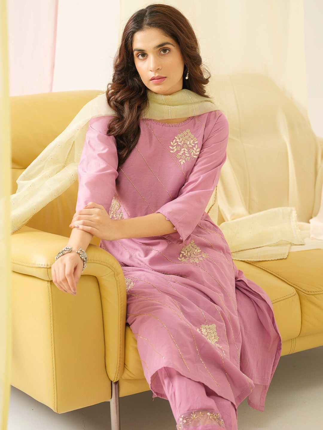 

Sangria Embroidered Straight Kurta With Trouser & Dupatta, Pink