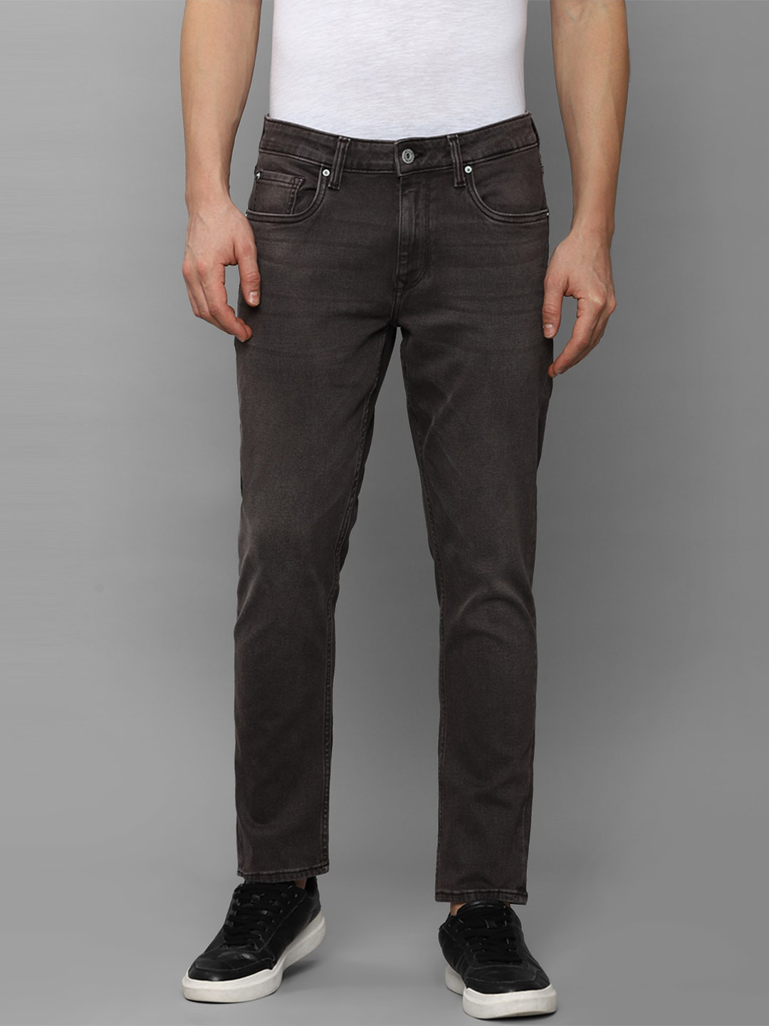 

Louis Philippe Jeans Men Slim Fit Clean Look Stretchable Jeans, Brown