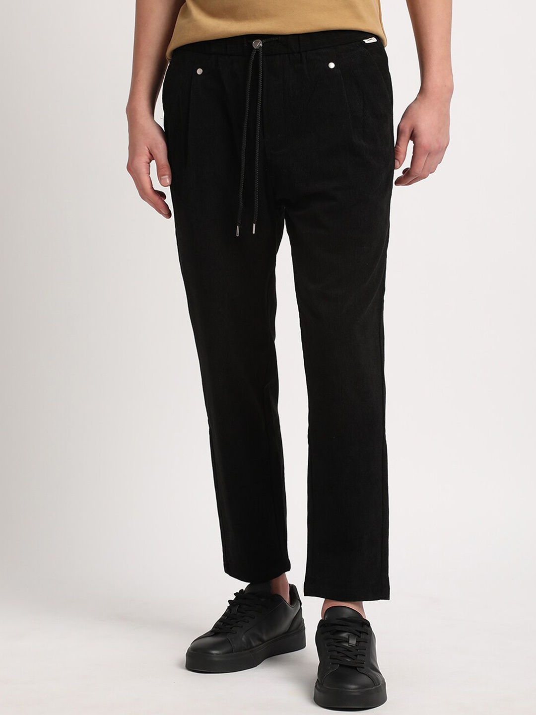 

THE BEAR HOUSE Men Relaxed Loose Fit Corduroy Cotton Regular Trousers, Black