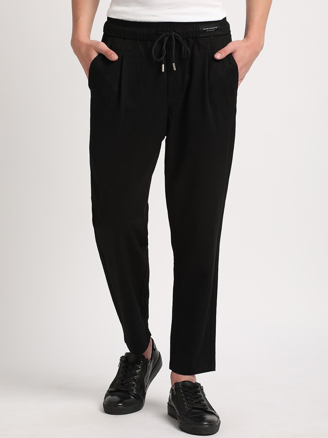 

THE BEAR HOUSE Men Relaxed Loose Fit Pleated Regular Trousers, Black