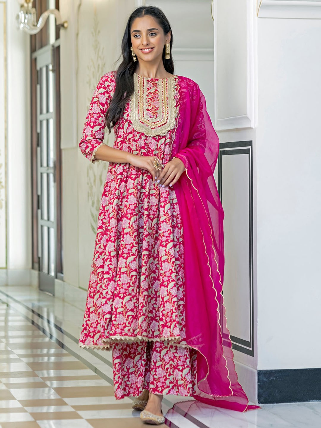 

Janasya Floral Printed Regular Gotta Patti Pure Cotton Kurta & Palazzos With Dupatta, Pink