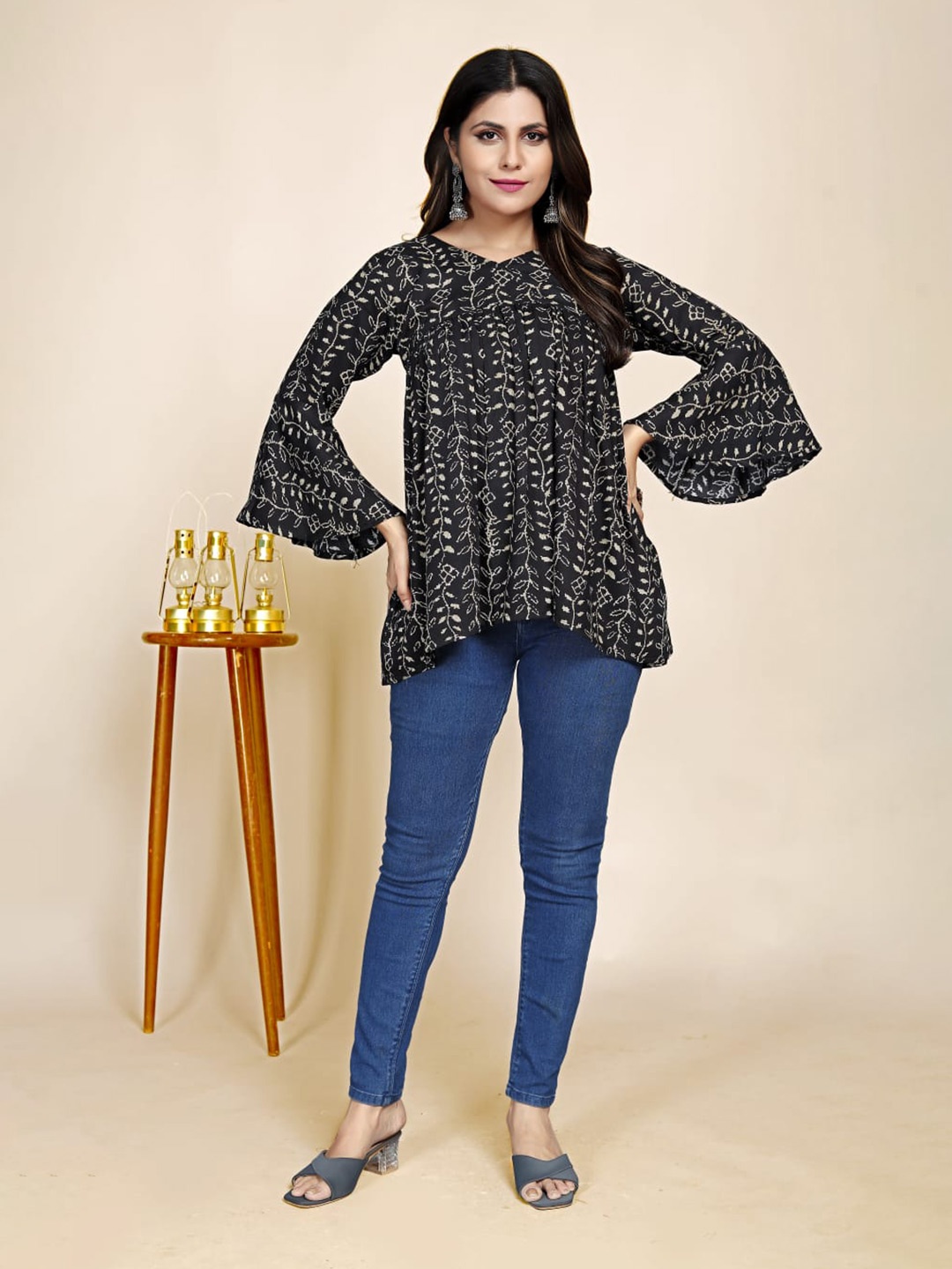 

BAESD Floral Printed Bell Sleeves Tunic, Black