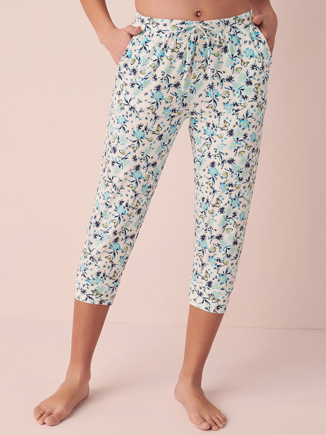 

La Vie en Rose Women Floral Printed Capris, Blue