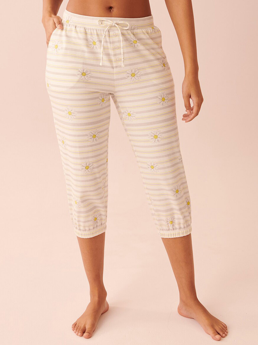 

La Vie en Rose Women Striped Cotton Relaxed Fit Capris, White