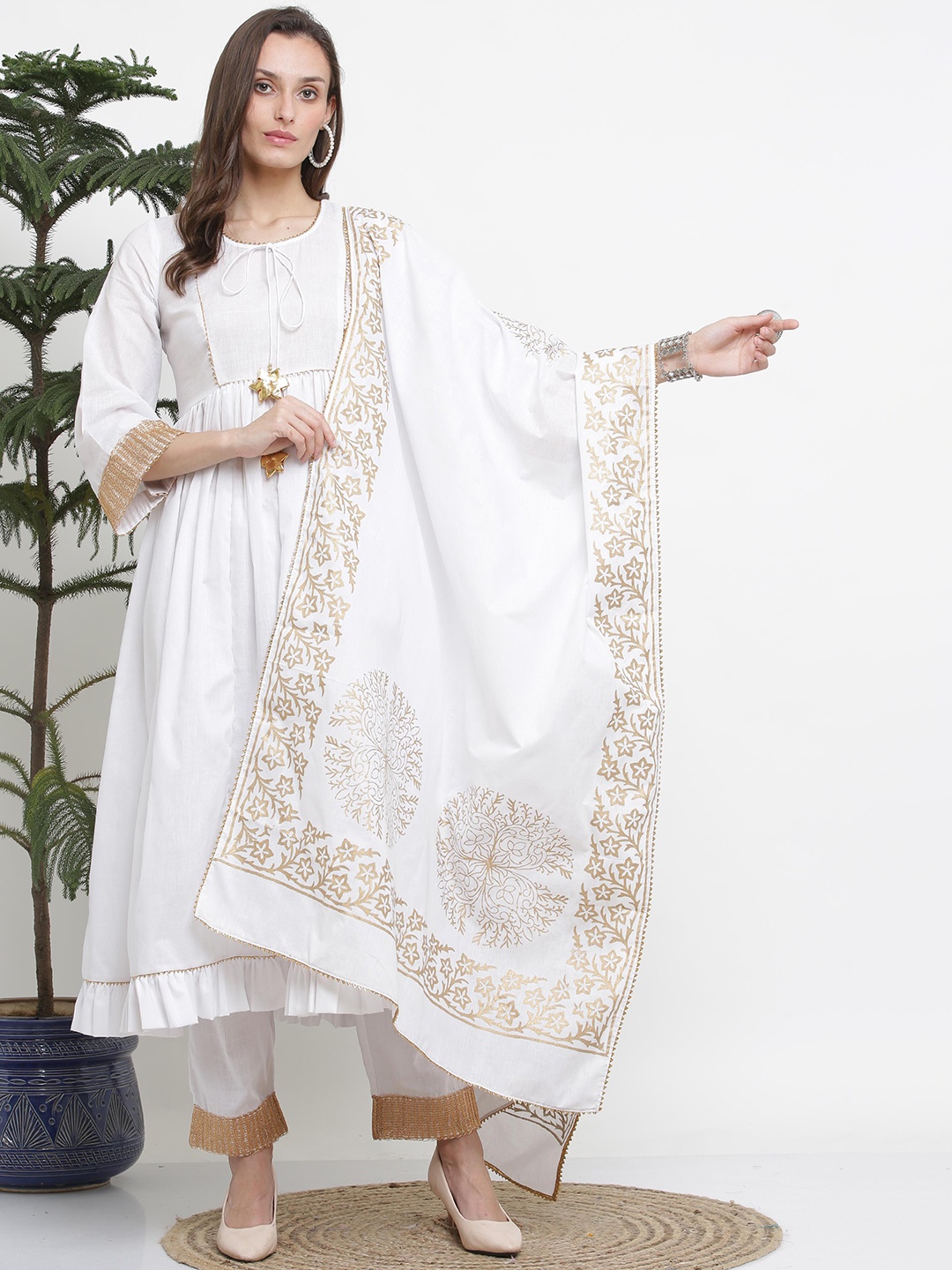 

KAANCHIE NANGGIA Ethnic Motifs Tie-Up Neck Empire Gotta Patti Kurta Set With Dupatta, White