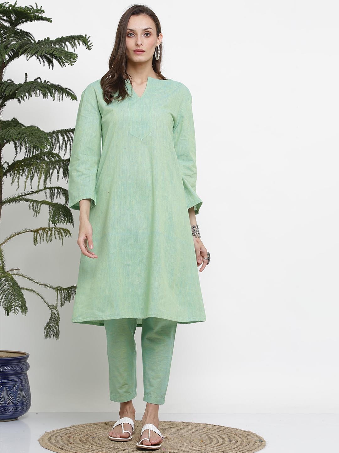 

KAANCHIE NANGGIA Notched Neck A-Line Kurta with Trousers, Green