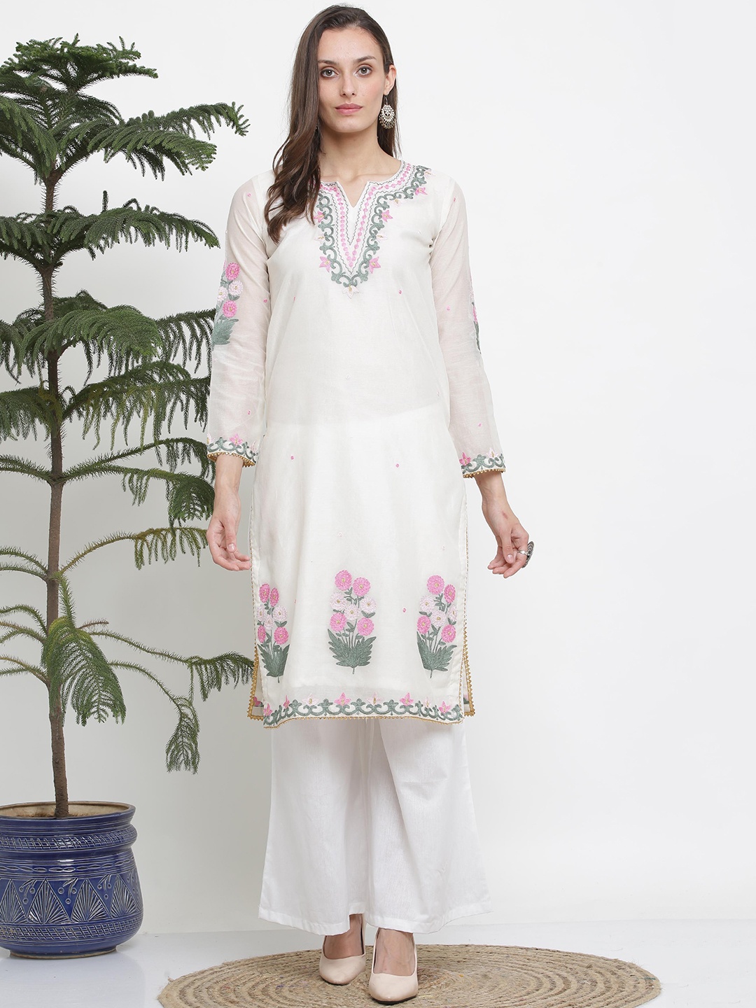 

KAANCHIE NANGGIA Floral Embroidered Yoke & Border Gotta Patti Straight Kurta with Palazzos, White