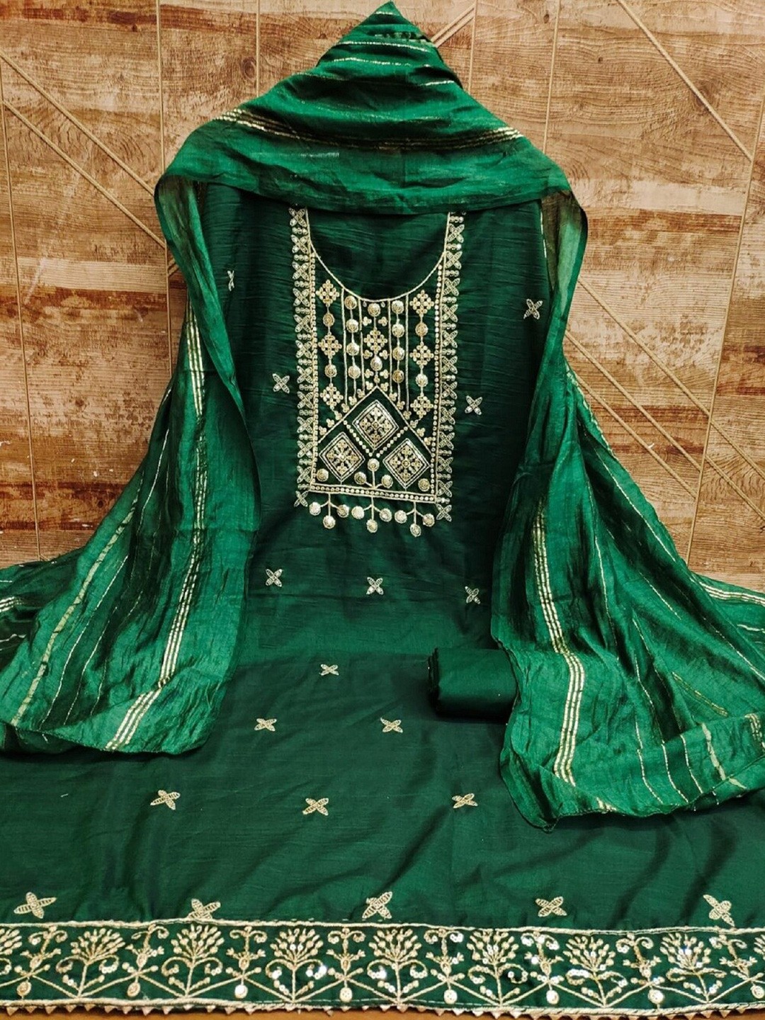 

APNISHA Ethnic Motifs Embroidered Pure Silk Unstitched Dress Material, Green