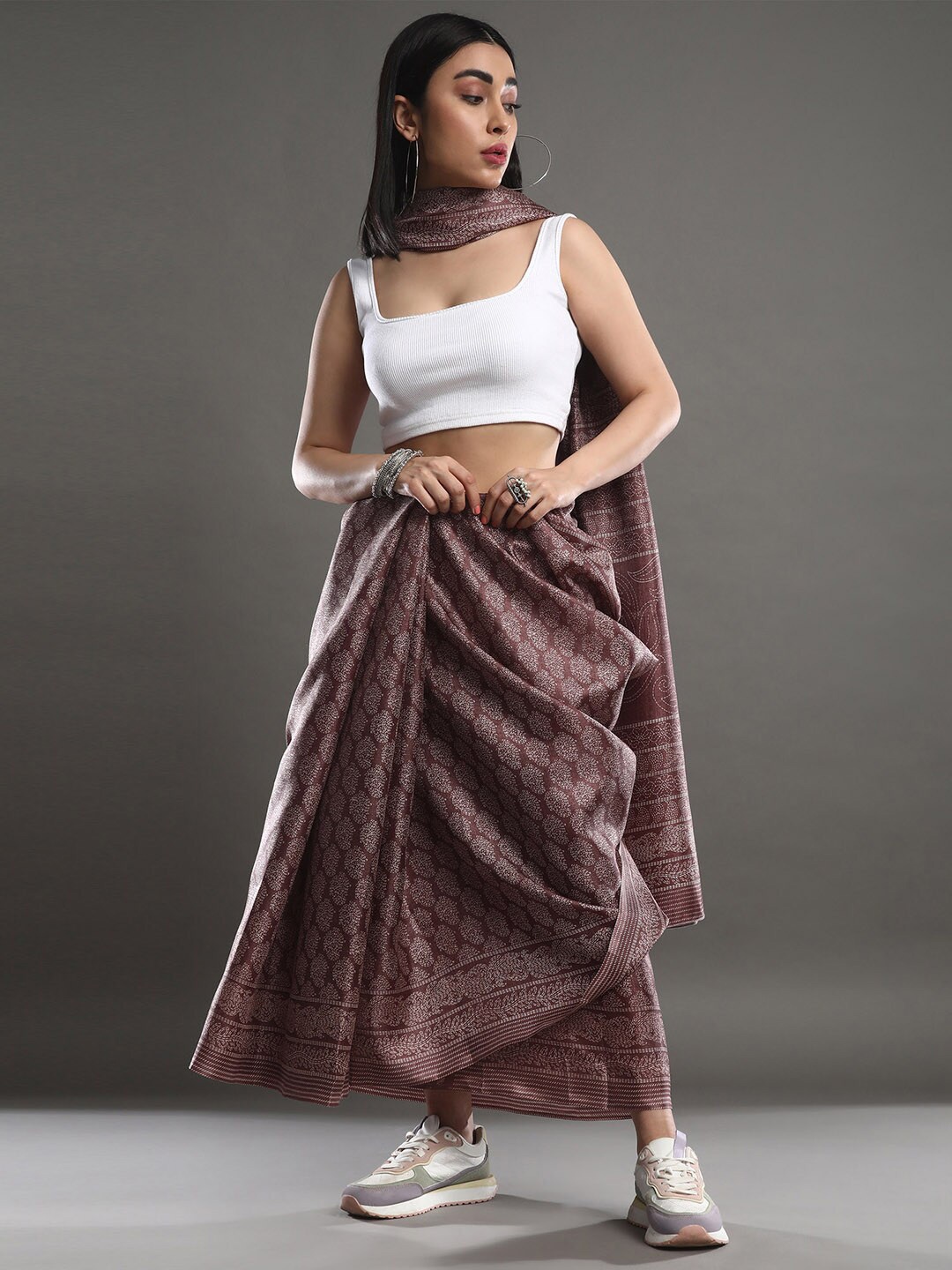 

Mitera Mauve & White Ethnic Motifs Printed Bagh Saree