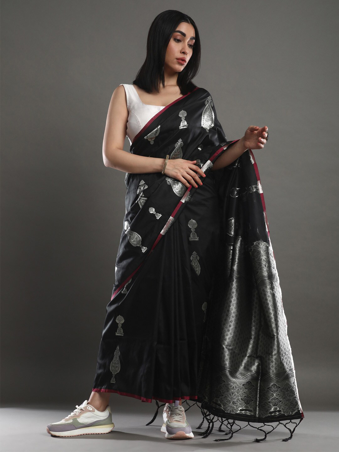 

Mitera Ethnic Motifs Woven Design Zari Saree, Black