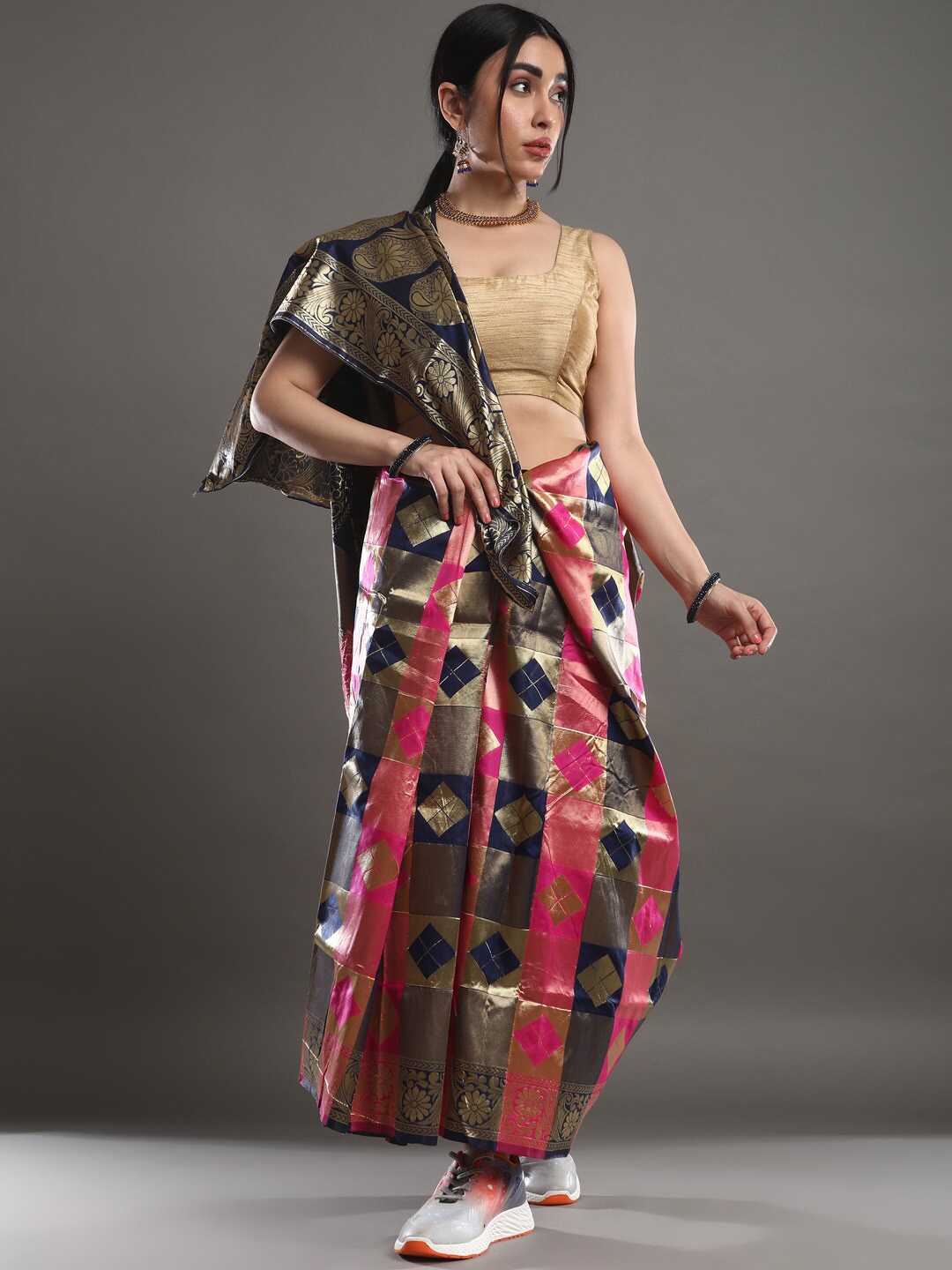 

Mitera Pink & Navy Blue Geometric Woven Design Zari Silk Blend Banarasi Saree