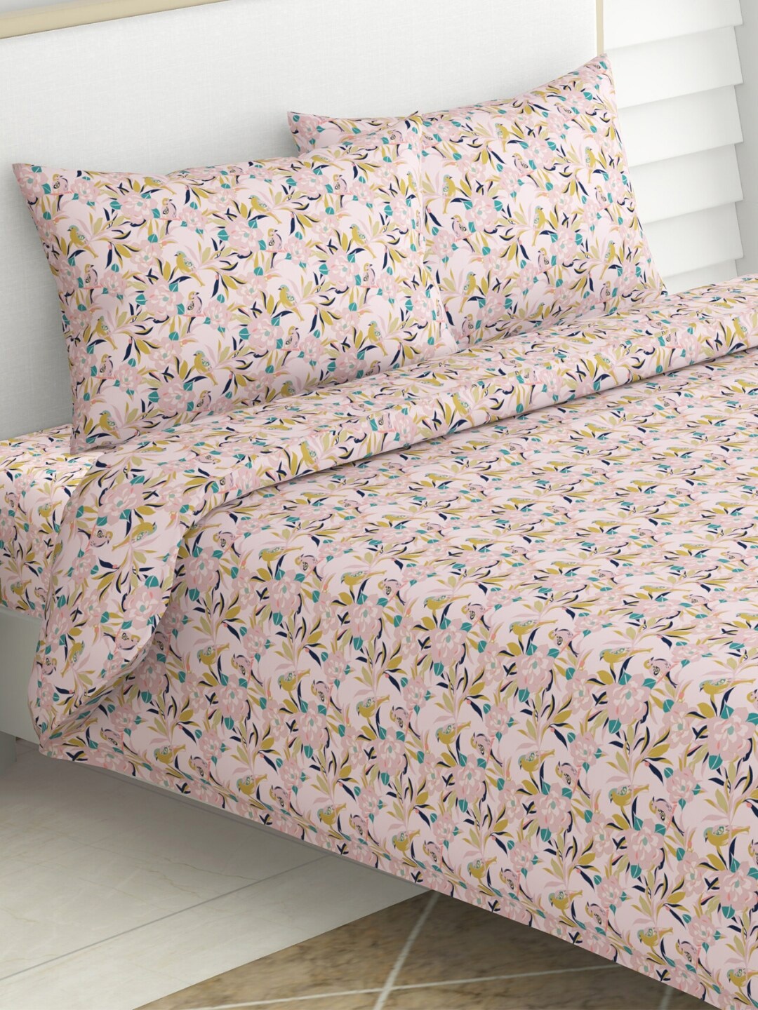 

haus & kinder Pink & Blue Floral Cotton 104 TC Queen Bedsheet With 2 Pillow Covers