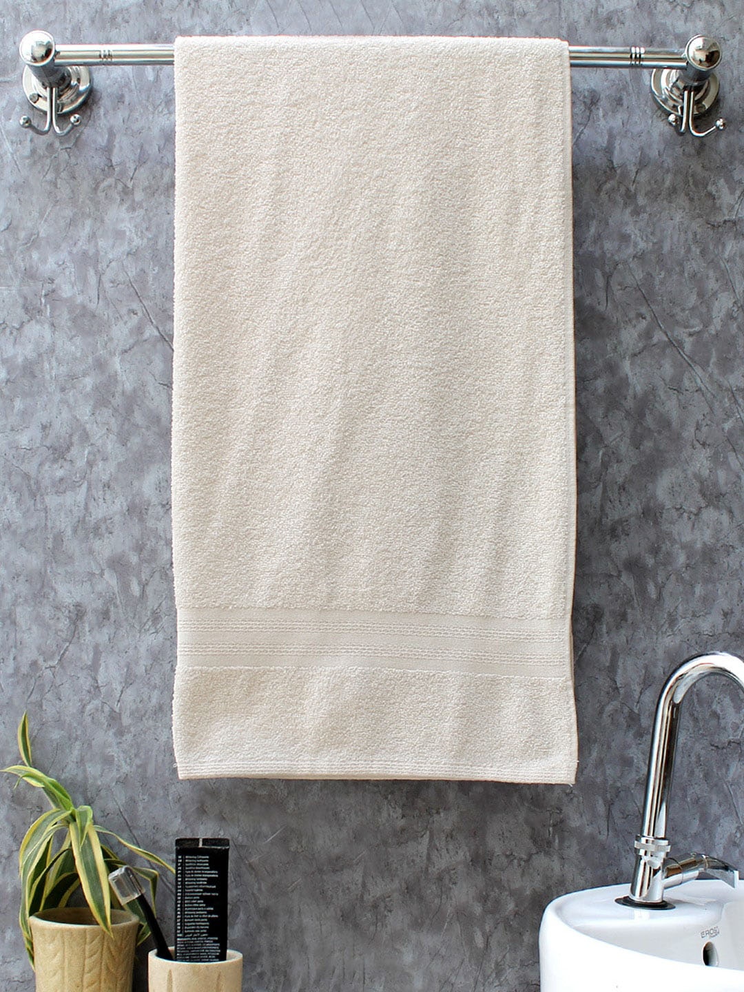 

AVI Living White Self-Designed 400 GSM Pure Cotton Bath Towel