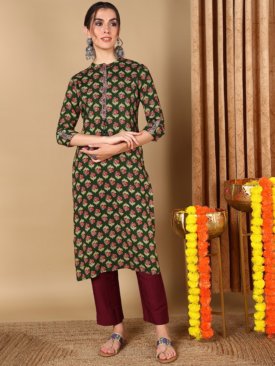 

AHIKA Floral Printed Mandarin Collar Cotton Straight Kurta, Green