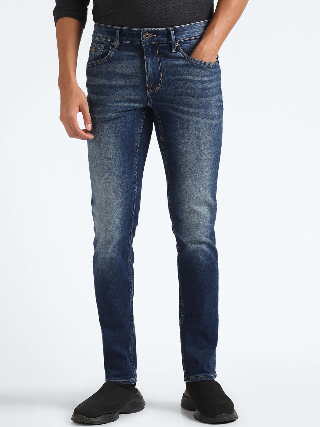 

Flying Machine Men Skinny Fit Clean Look Heavy Whiskers & Chevrons Fade Stretchable Jeans, Blue