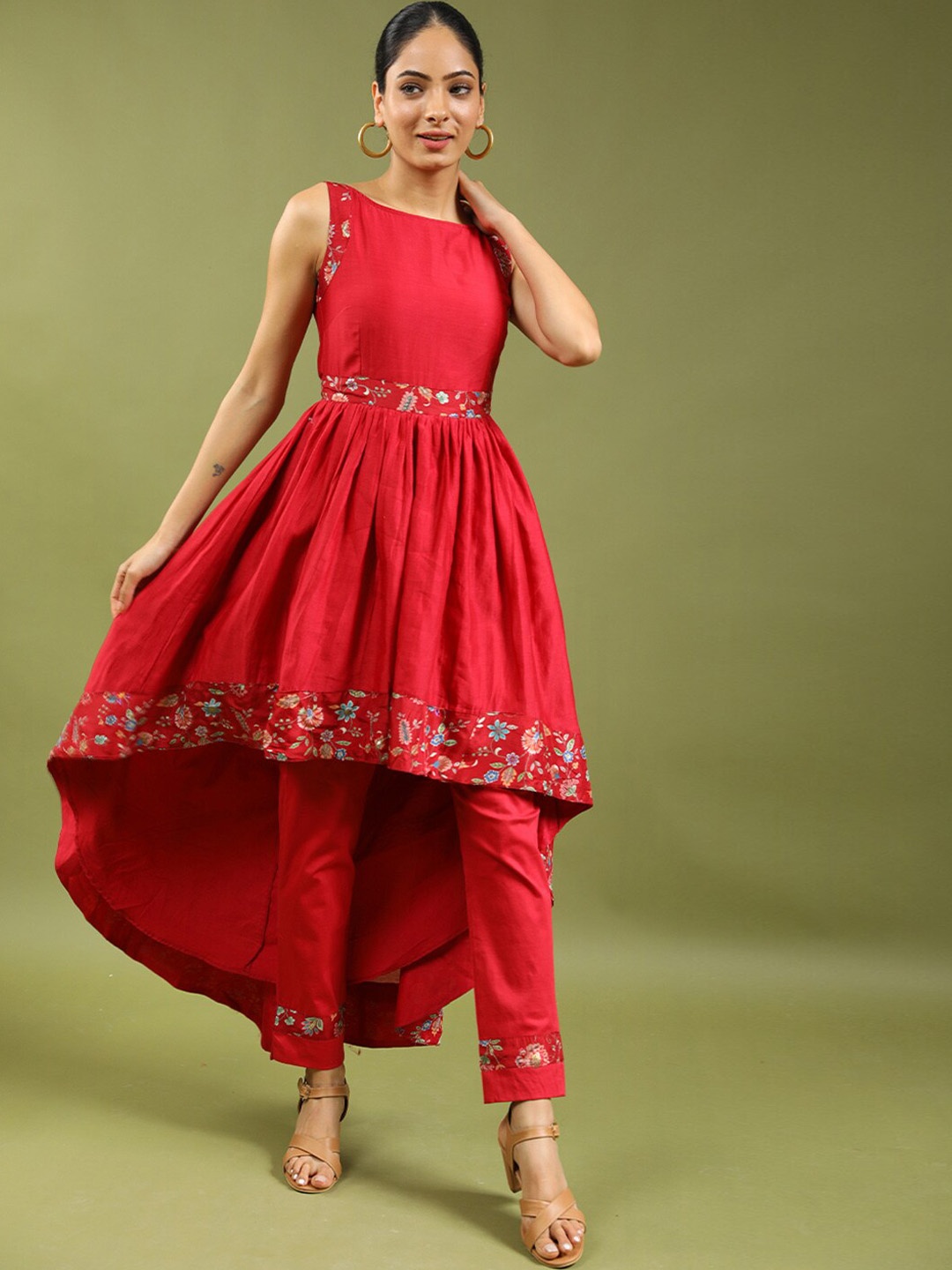 

HANDME Floral Printed Anarkali Kurta with Trousers, Red