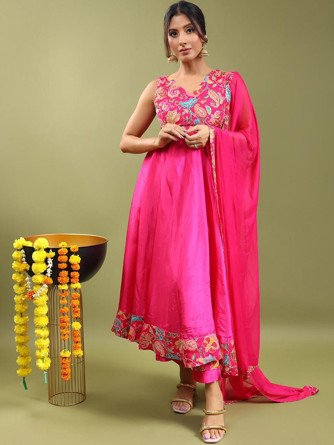 

HANDME Paisley Printed Anarkali Kurta with Trousers & With Dupatta, Pink