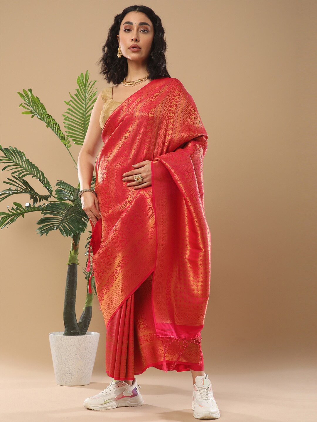 

Mitera Peach & Gold Woven Design Zari Silk Blend Kanjeevaram Saree