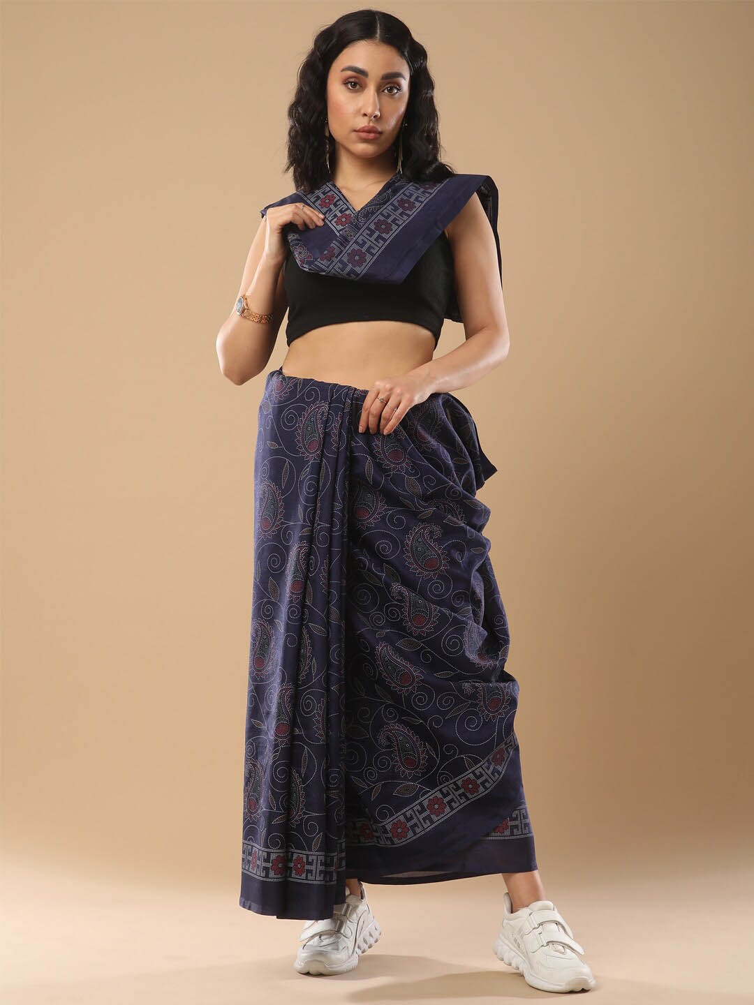 

Mitera Navy Blue & Red Paisley Silk Blend Baluchari Saree