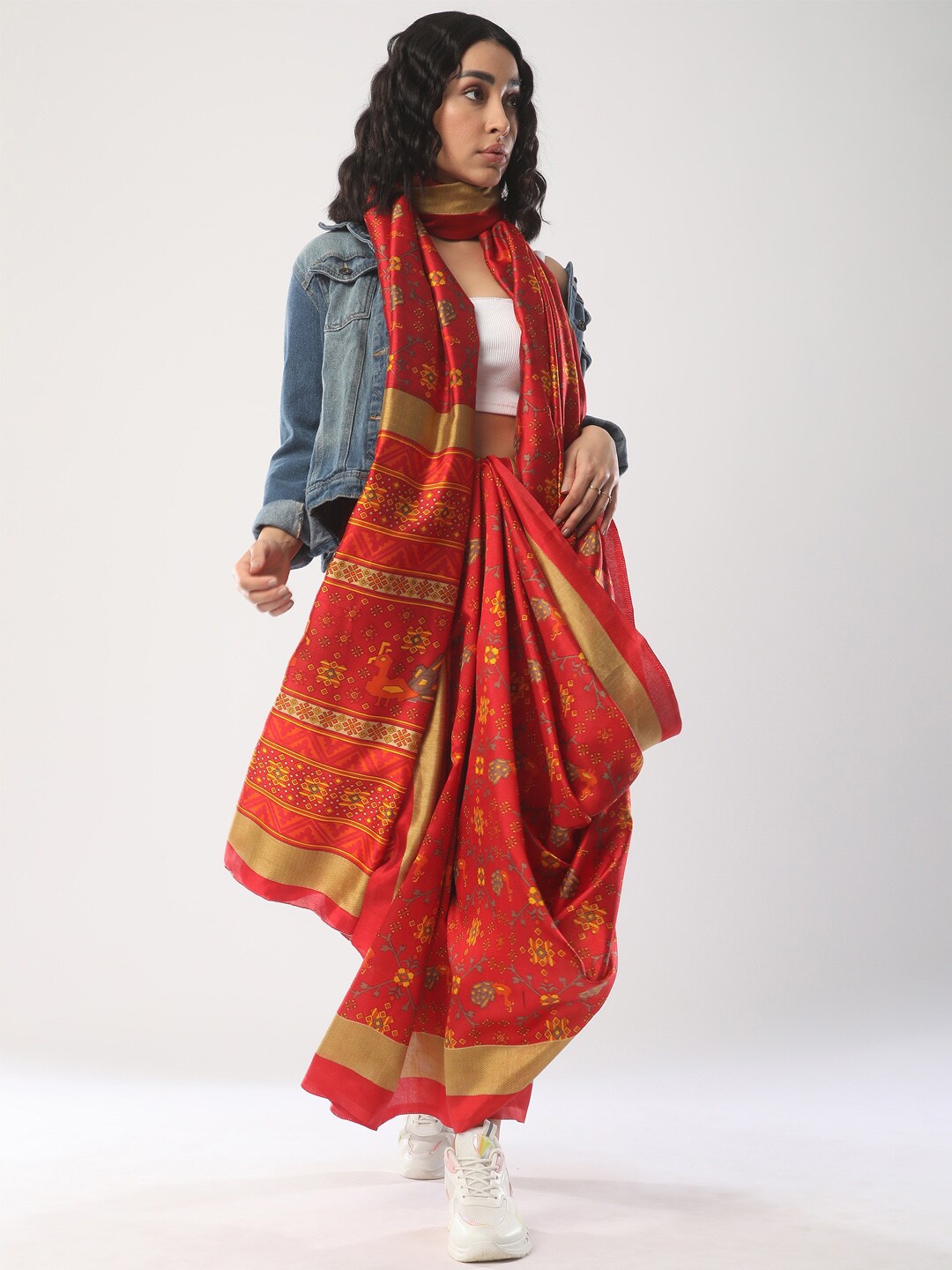 

Mitera Red Ethnic Motifs Printed Block Print Saree