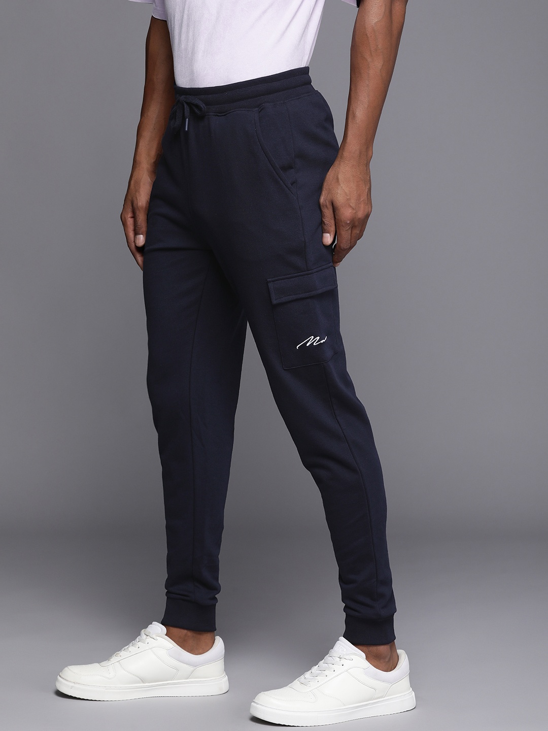 

boohooMAN Men Solid Skinny Fit Joggers, Navy blue