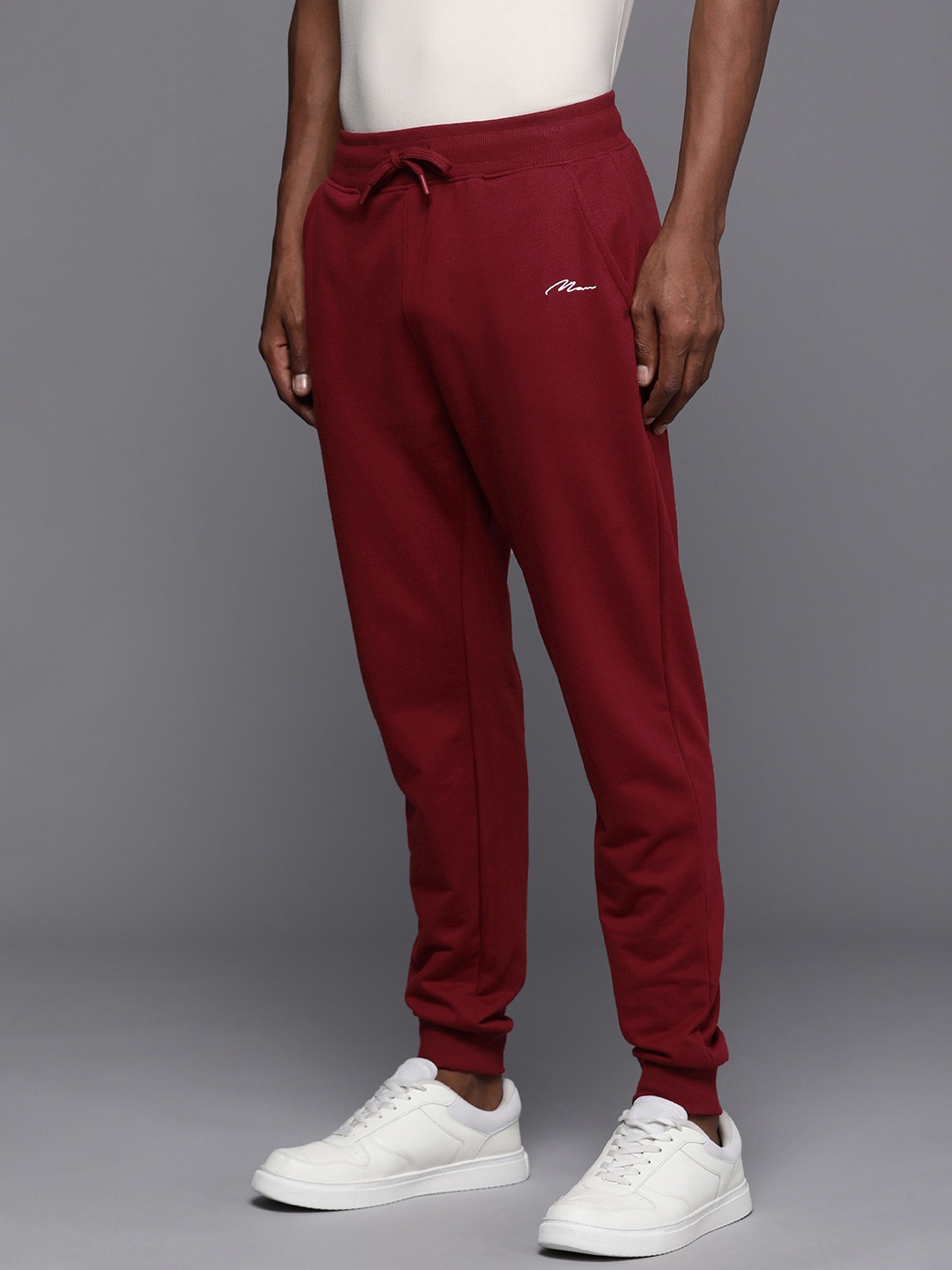 

boohooMAN Men Solid Mid-Rise Regular Fit Joggers, Maroon